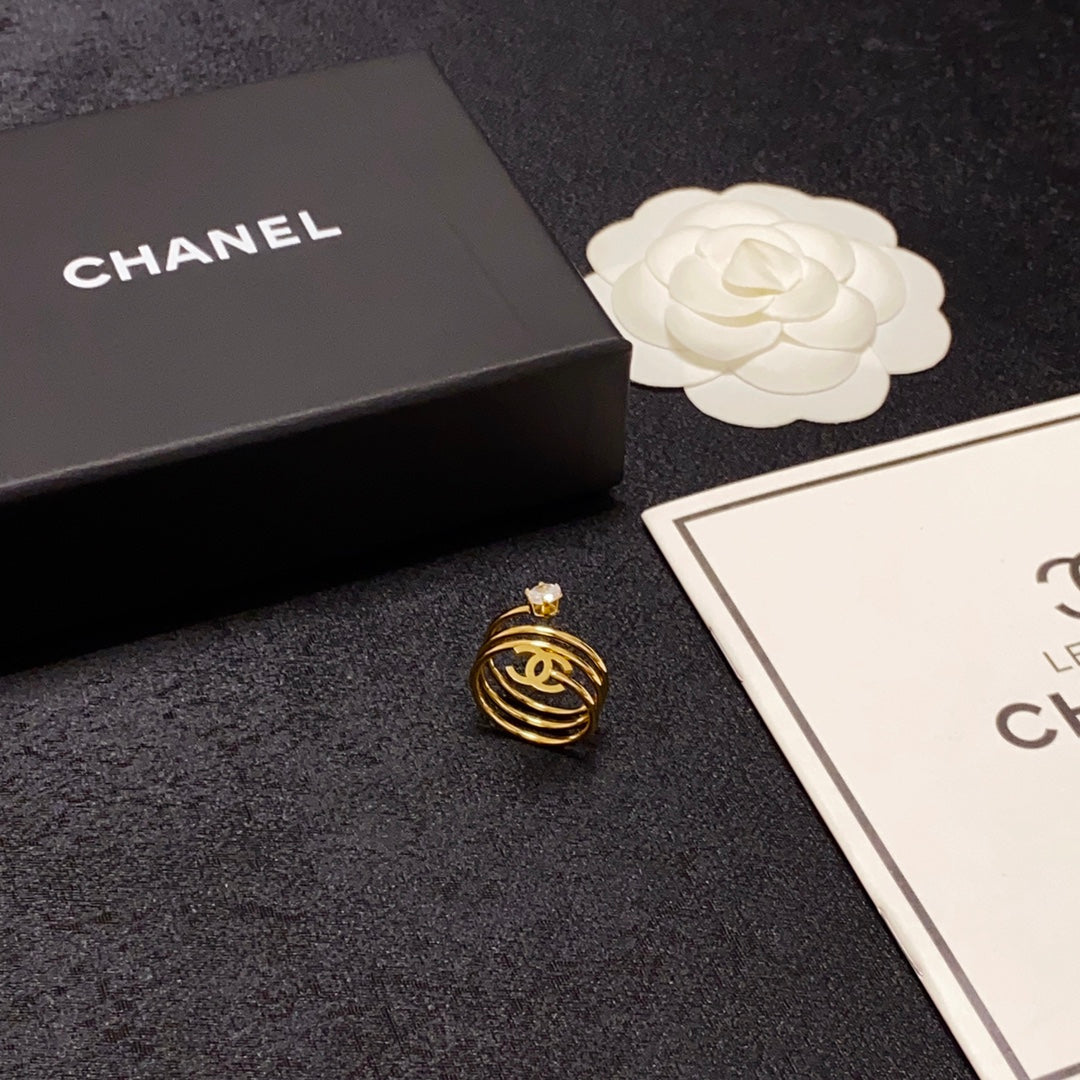 Chanel Vintage Pearl 18K Gold Ring