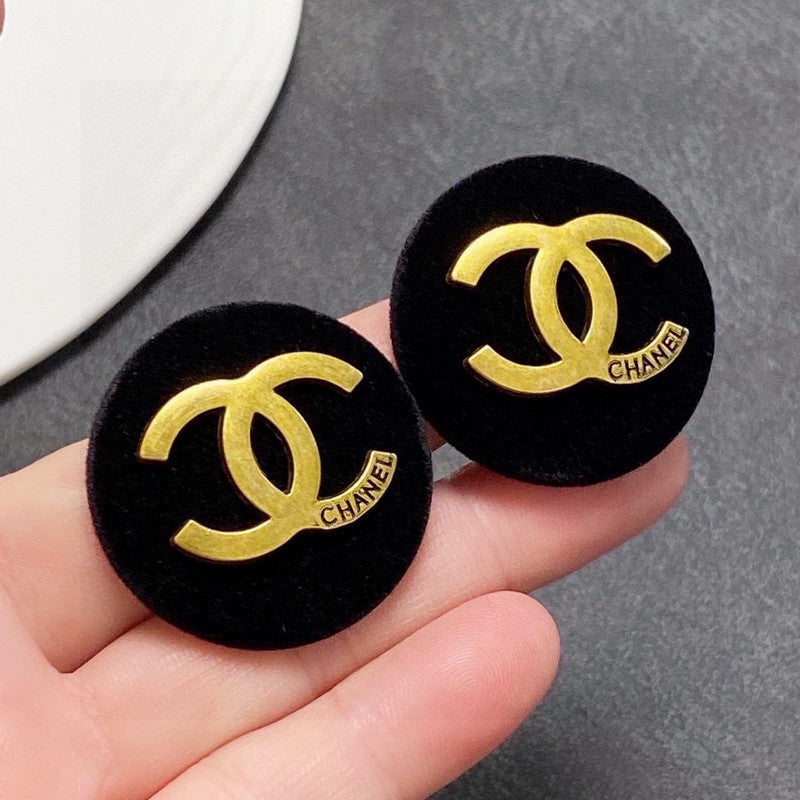 Chanel Black 18K Yellow Gold Earrings