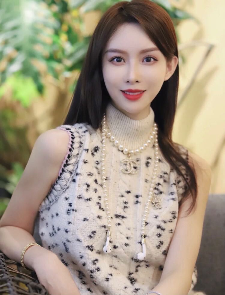Chanel Pearls Long 18K Gold Necklace