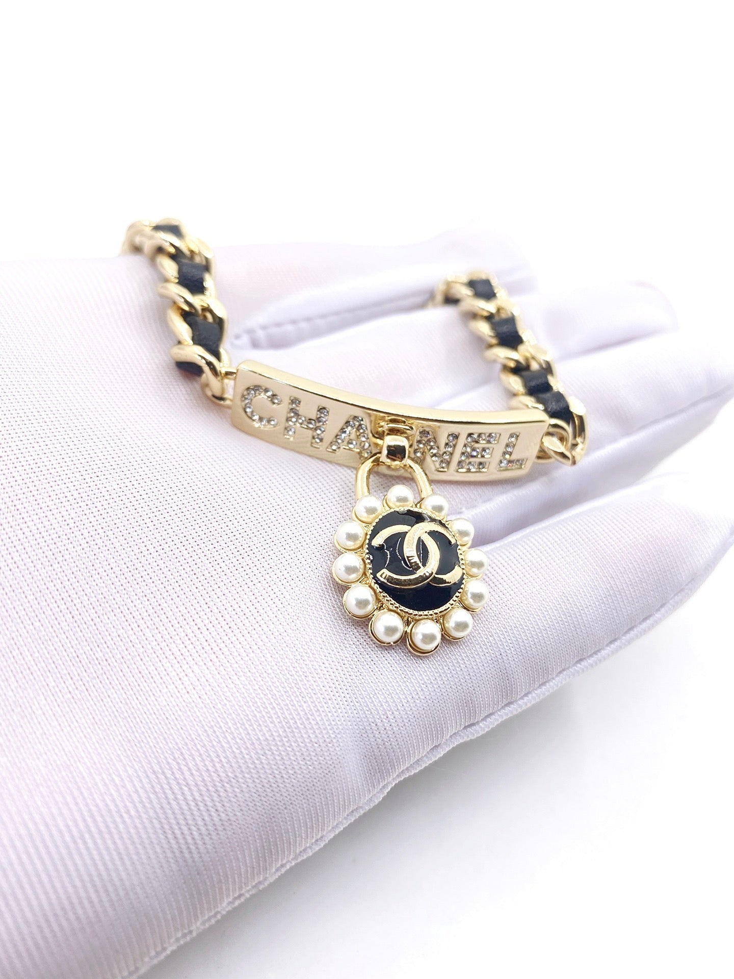 Chanel Pearls Choker 18K Gold Necklace