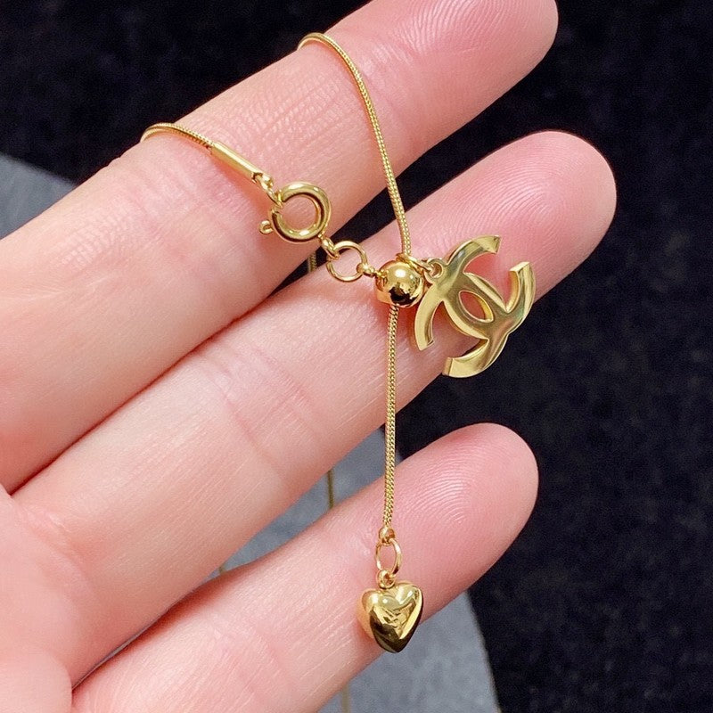 Chanel Heart Pendant Gold 18K Gold Necklace