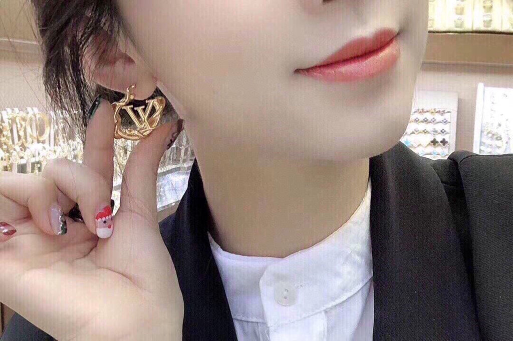 Louis Vuitton Garden Louise Hoop 18K Gold Earrings