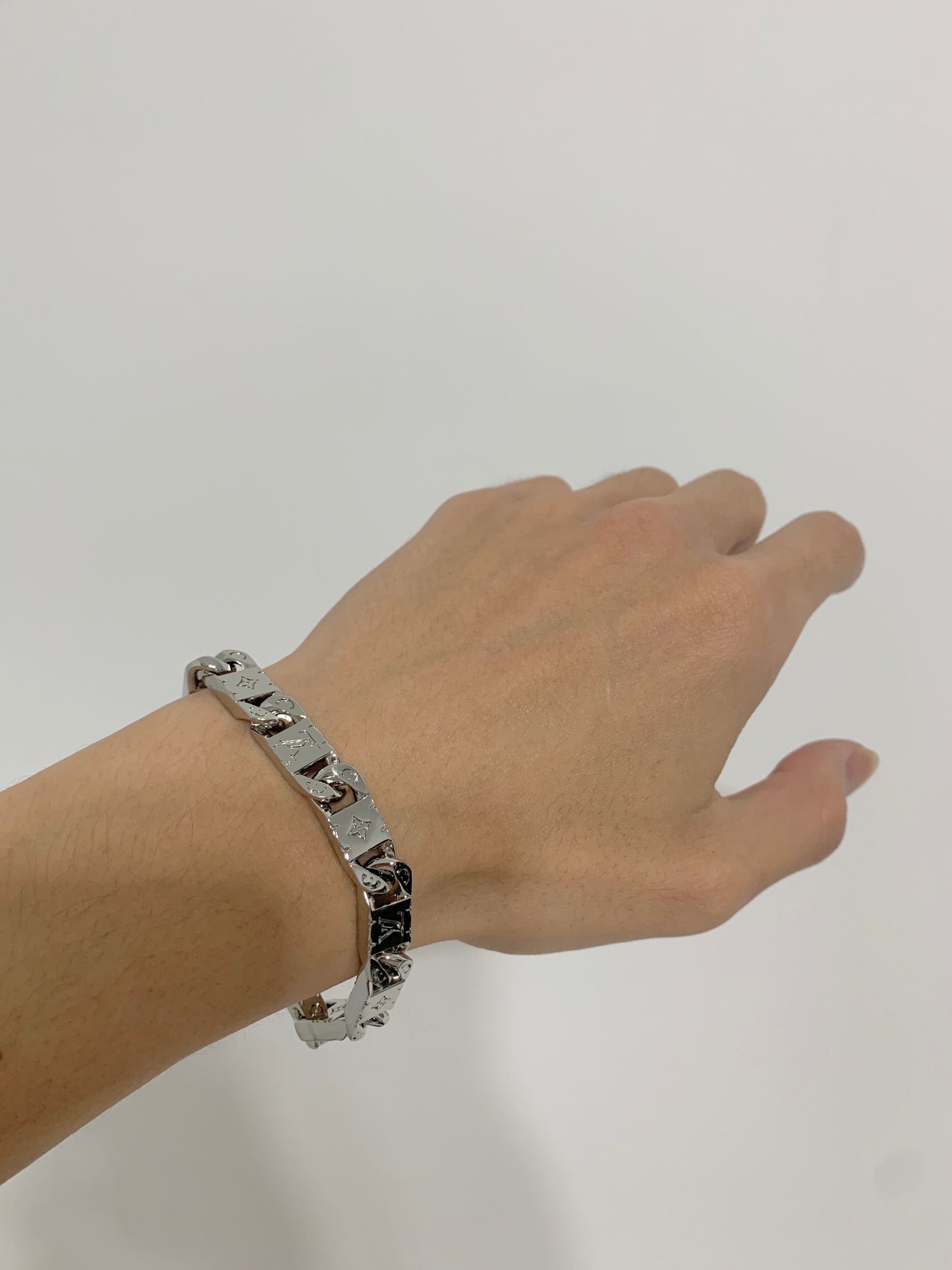 Louis Vuitton Monogram Tied Up 18K Gold Bracelet