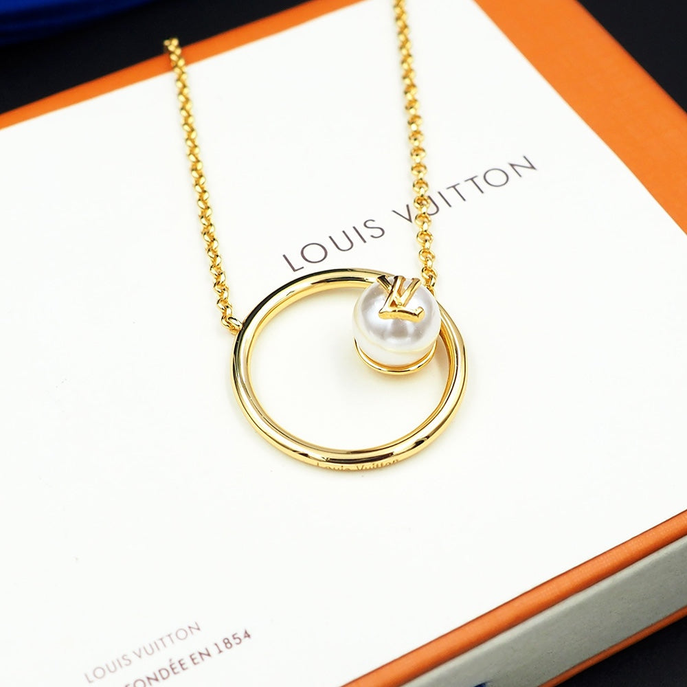 Louis Vuitton Eclipse Pearls 18K Gold Necklace
