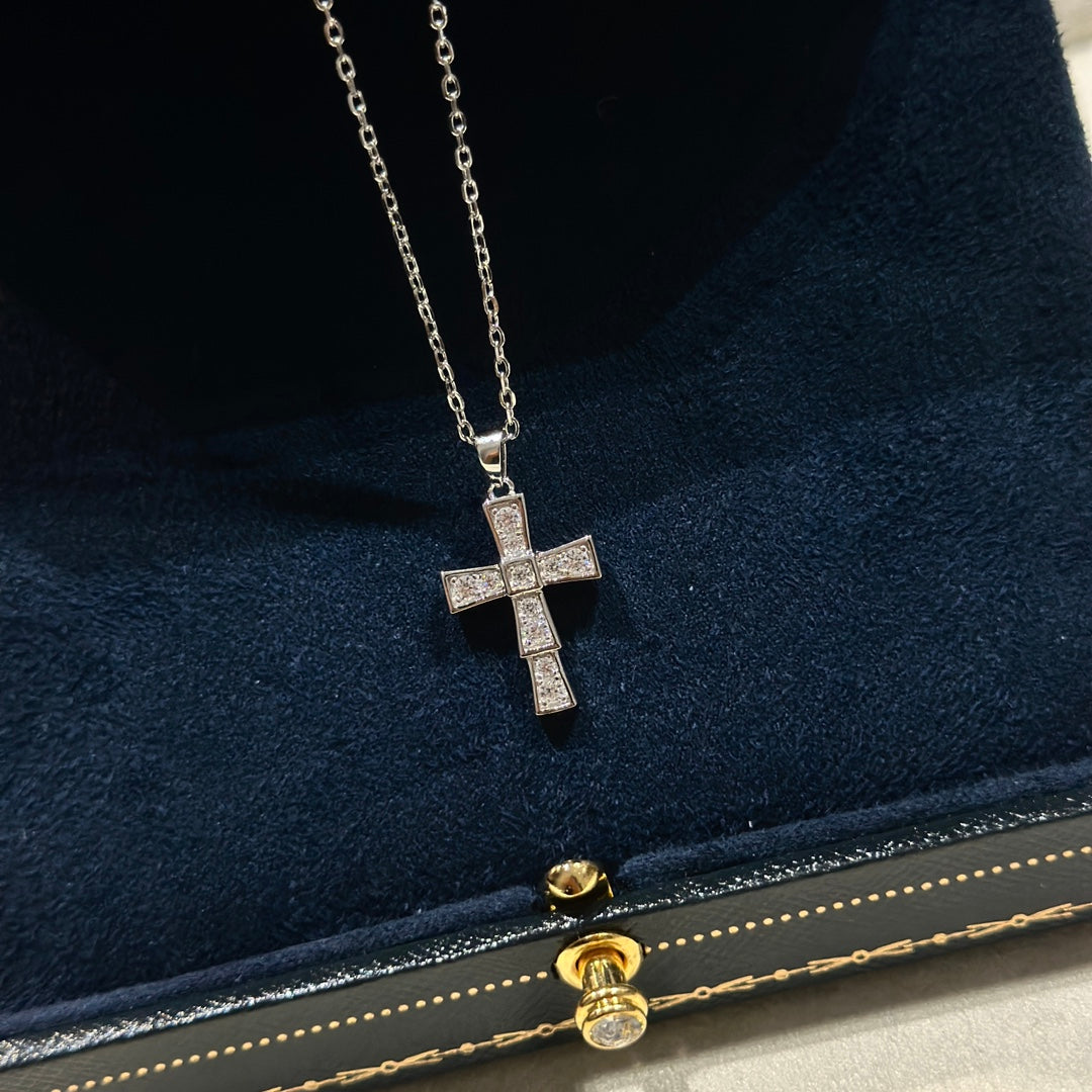 Diamond Pendants 18K Gold Necklace