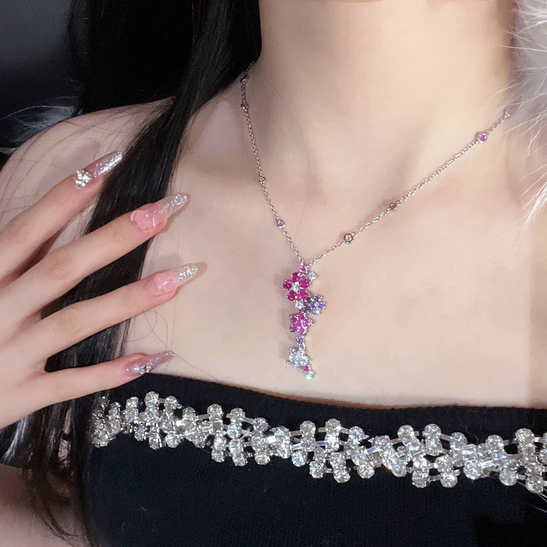 Folie Des Pr ̈¦s Pendant 18K Gold Necklace