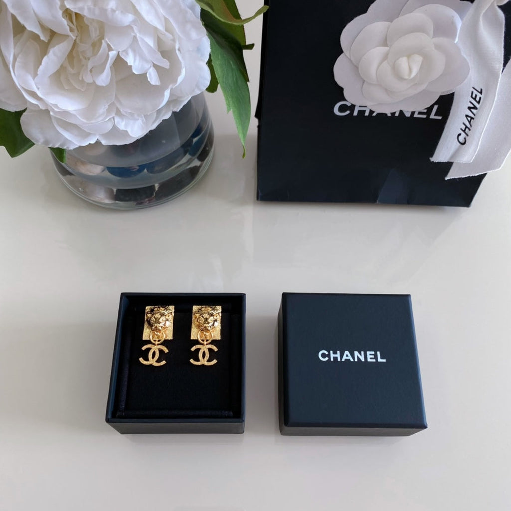 Chanel Lion Sharp 18K Gold Earrings