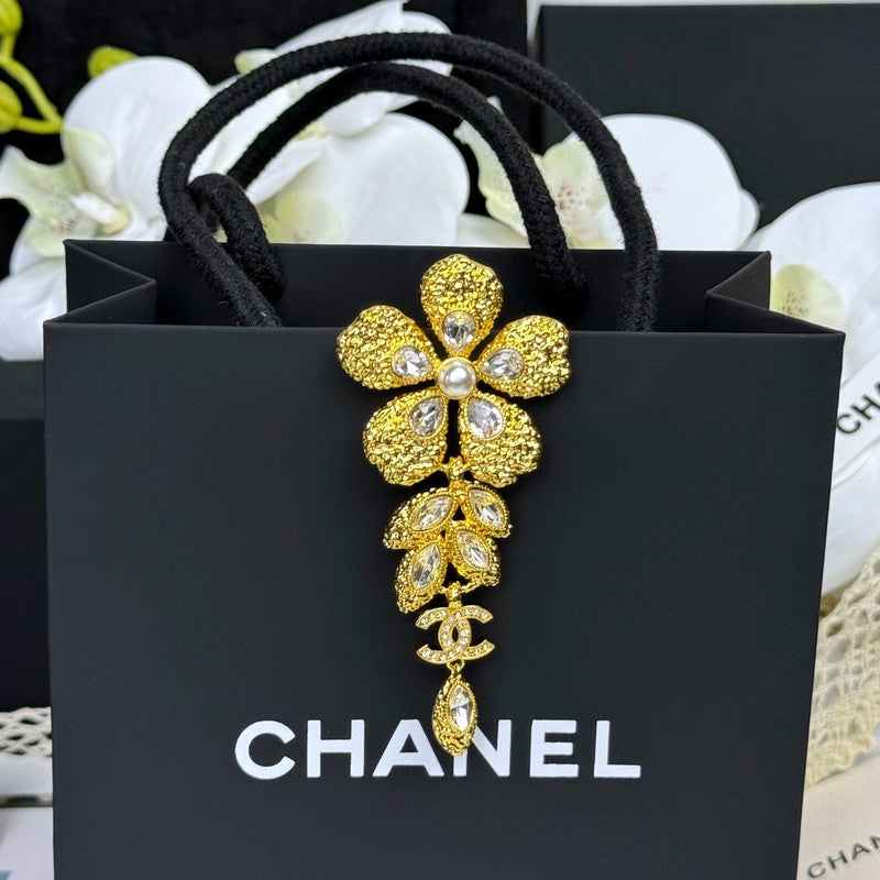 Chanel 26C Flower Crystal Drop Gold 18K Gold Brooch