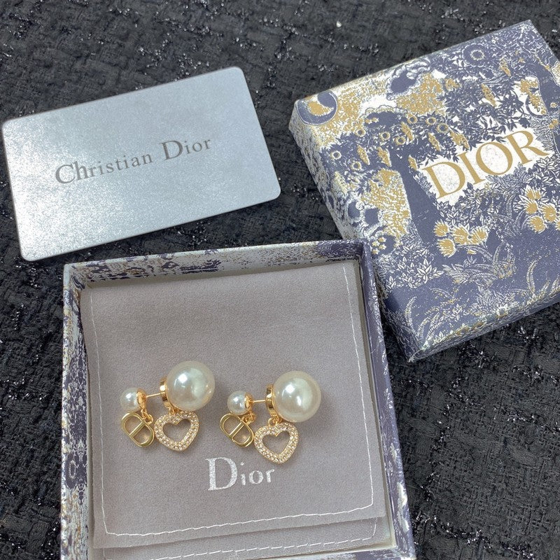 Dior 30 Montaigne Heart 18K Gold Earrings