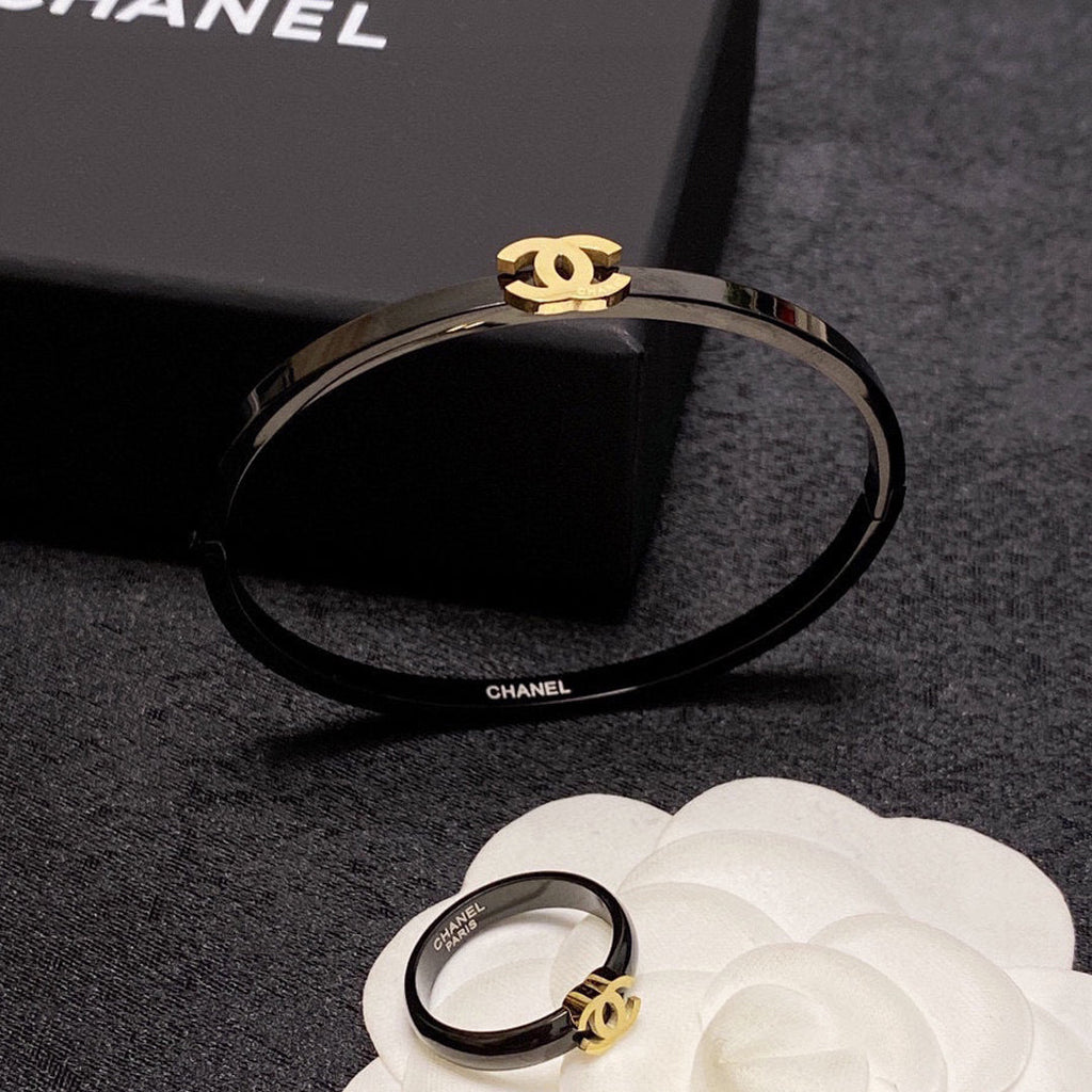 Chanel Black 18K Gold Ring