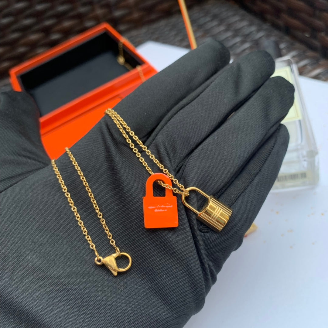 Hermes O'Kelly Orange Pendant 18K Gold Necklace