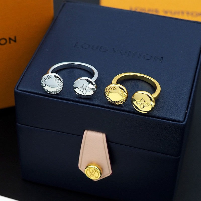 Louis Vuitton Studs 18K Gold Ring