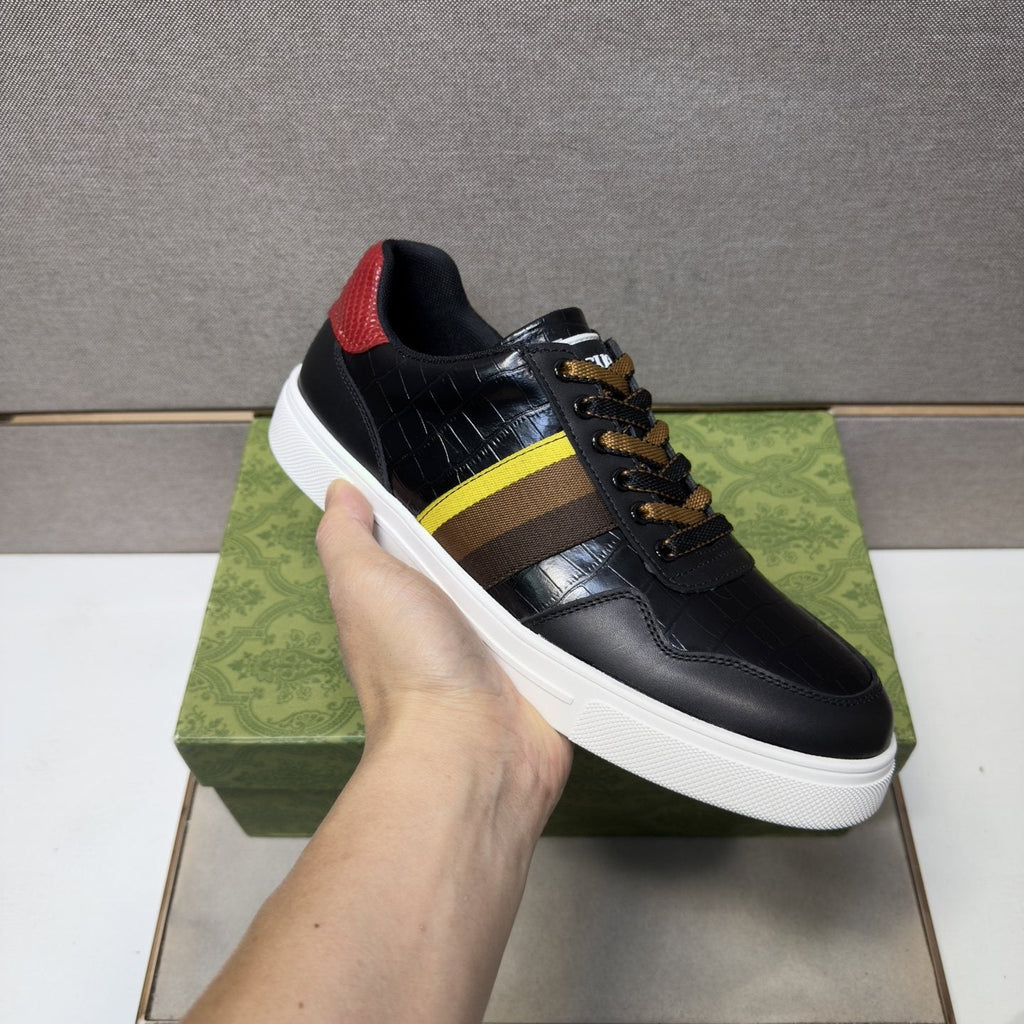 Gucci Black Stripe Low-Top Sneakers — model