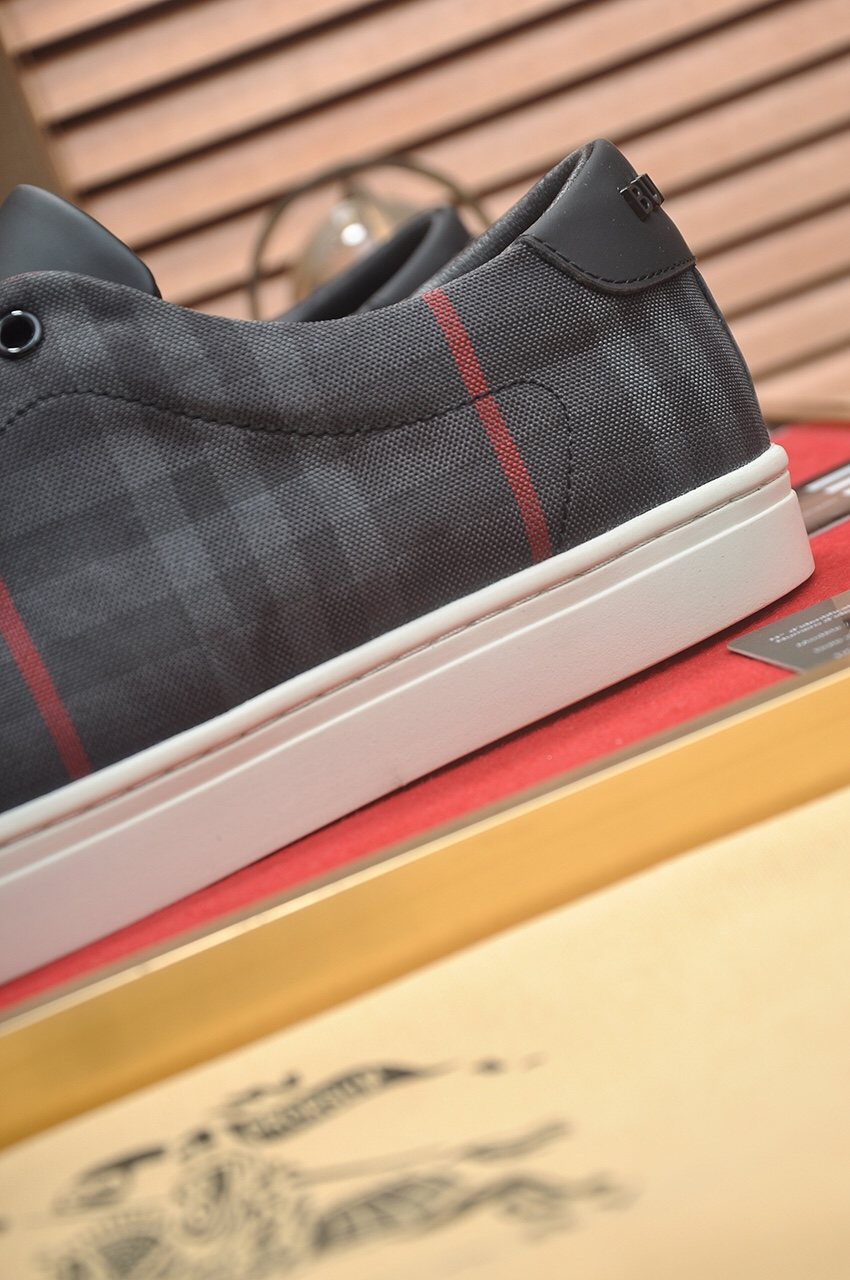 Burberry Charcoal Plaid Low-Top Sneakers — detail