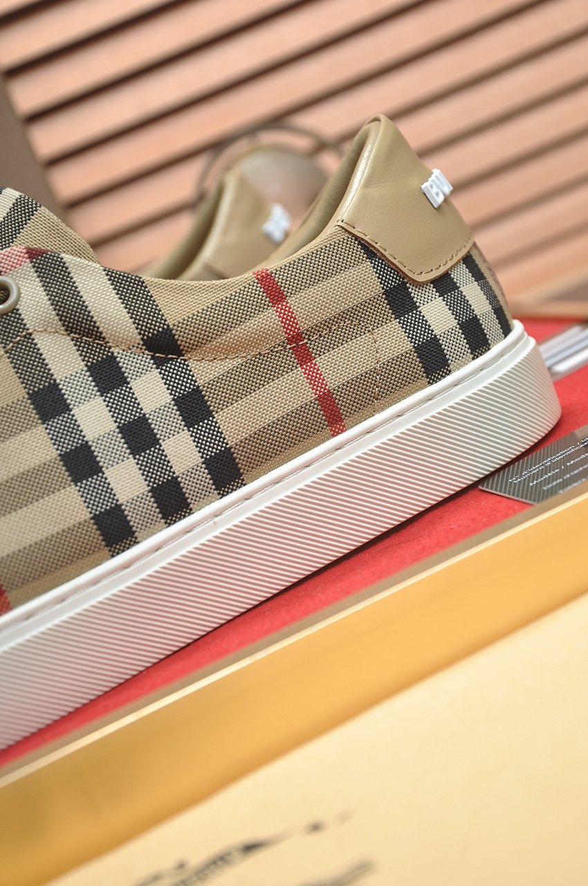 Burberry Beige Plaid Low-Top Sneakers — detail