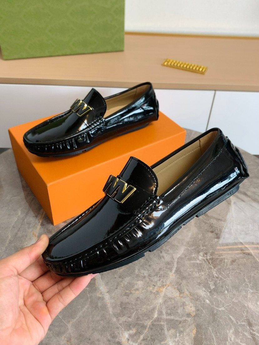 Gucci Black Metal-Detail Loafers — model