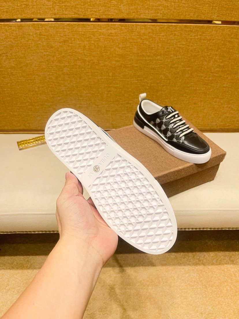 Black and Gray Patterned Low-Top Sneakers — detail