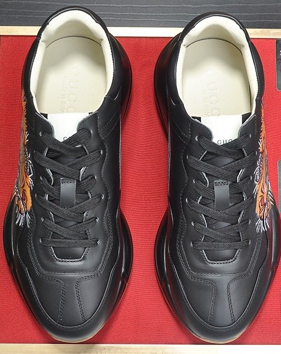 Gucci Tiger Graphic Low-Top Sneakers — front