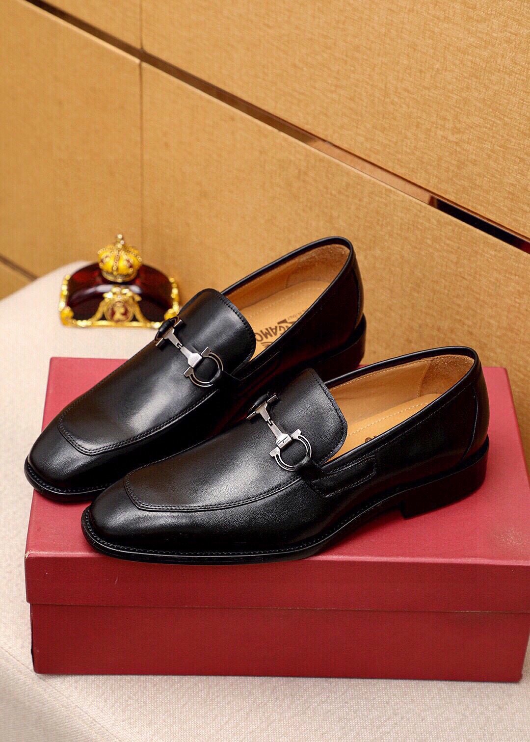 Ferragamo Black Metal-Hardware Loafers — side