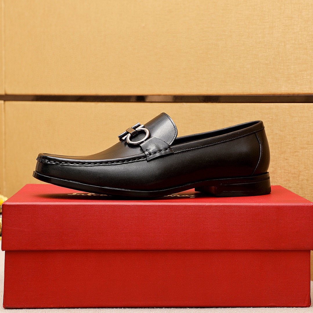 Ferragamo Black Metal-Hardware Loafers — side
