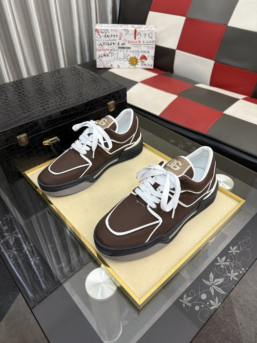 Dolce & Gabbana Brown Piped Low-Top Sneakers — front