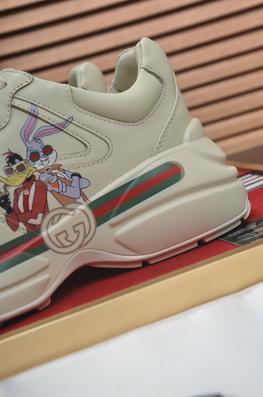 Gucci Off-White Stripe Chunky Sneakers — detail