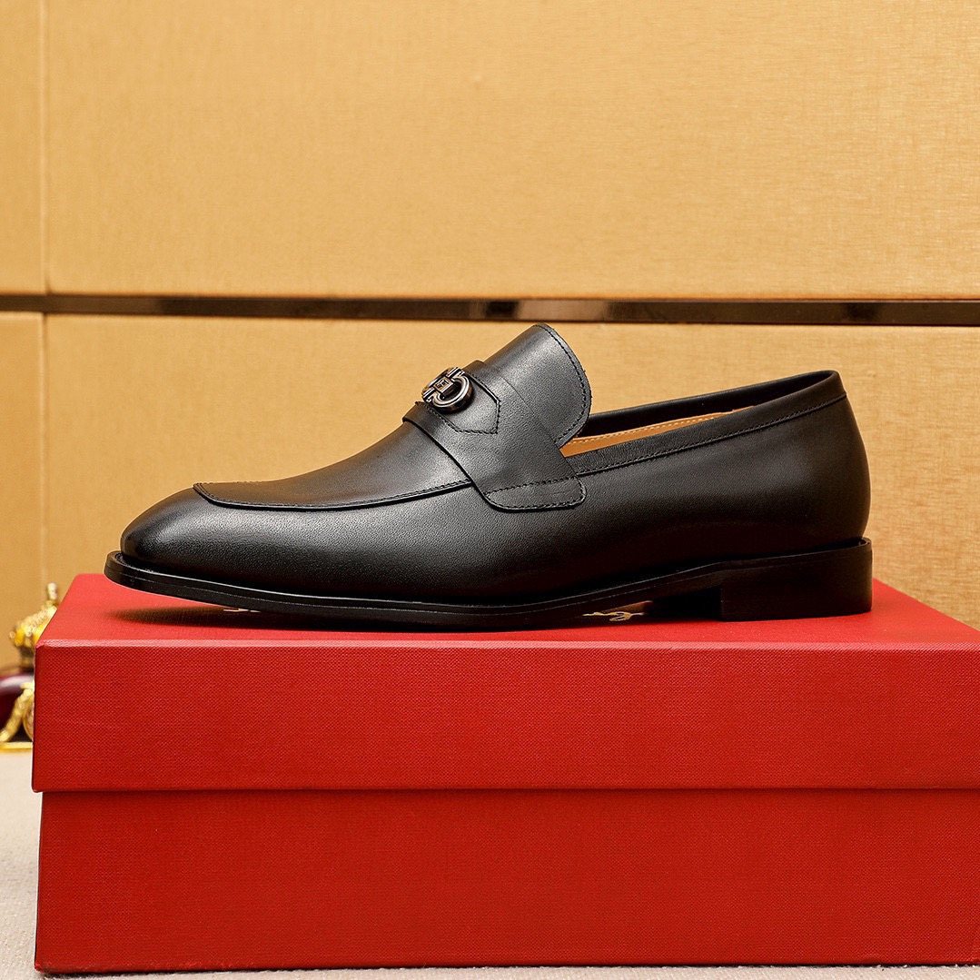 Ferragamo Black Metal Hardware Loafers — side