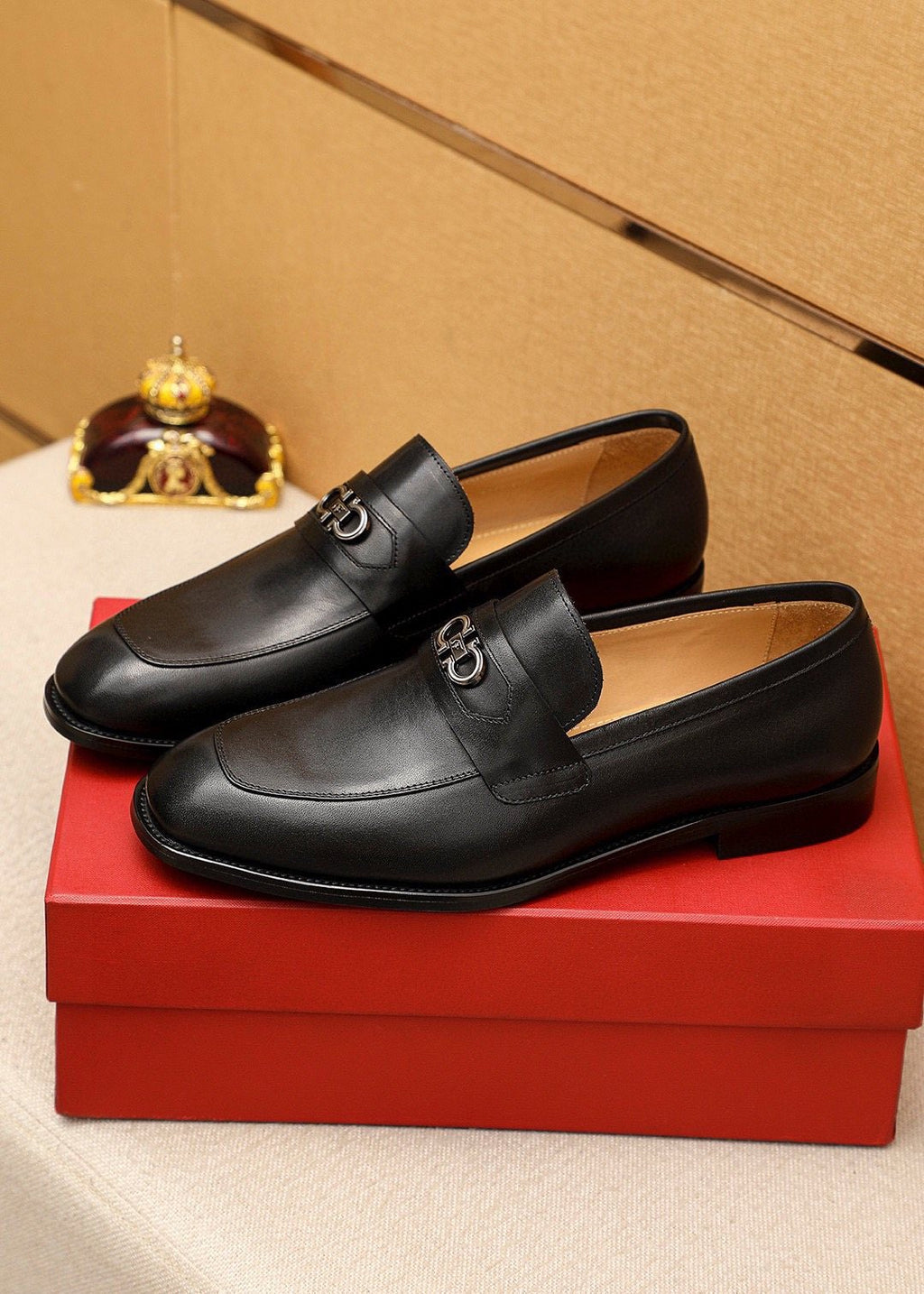 Ferragamo Black Metal Hardware Loafers — front