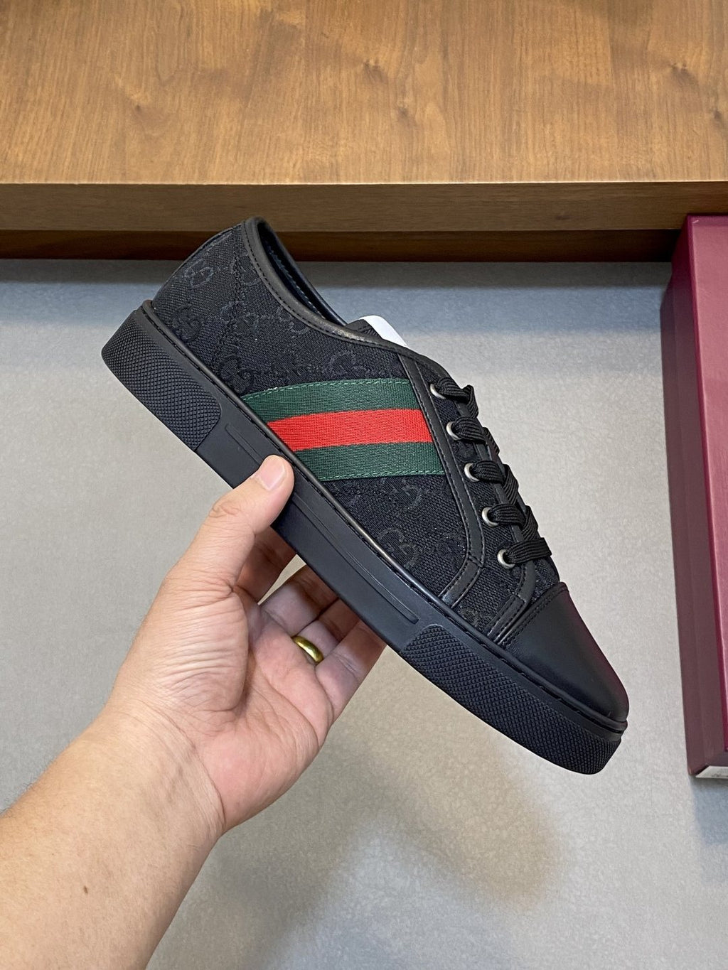Gucci Black Green-Red Stripe Sneakers — model