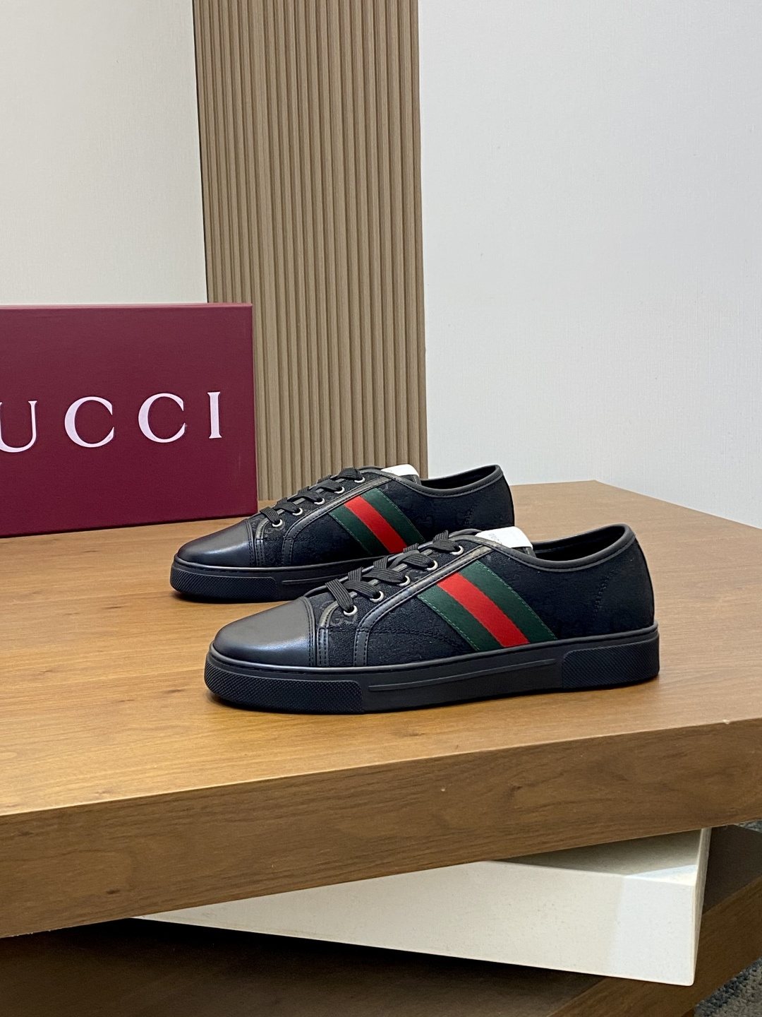 Gucci Black Green-Red Stripe Sneakers — hero