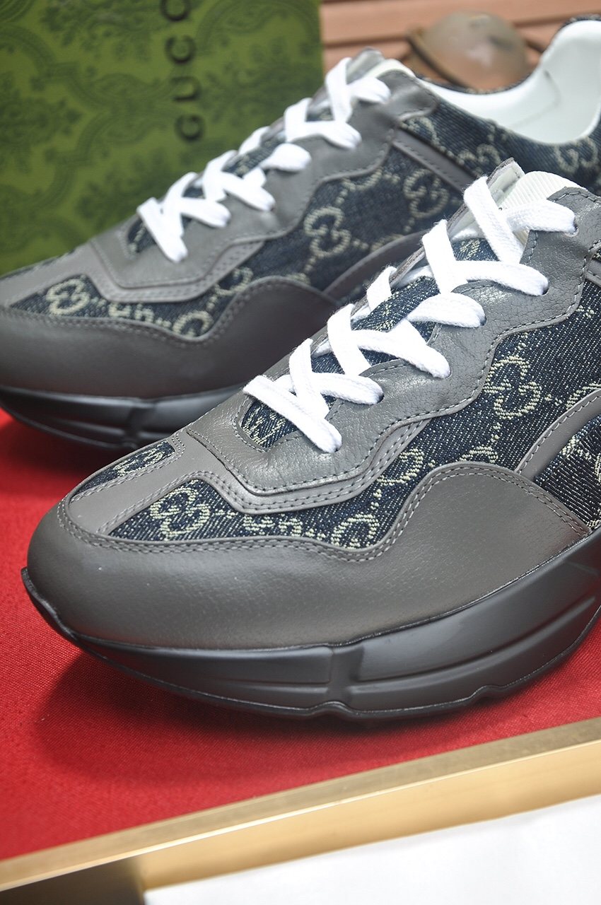 Gucci Black GG Pattern Sneakers — detail