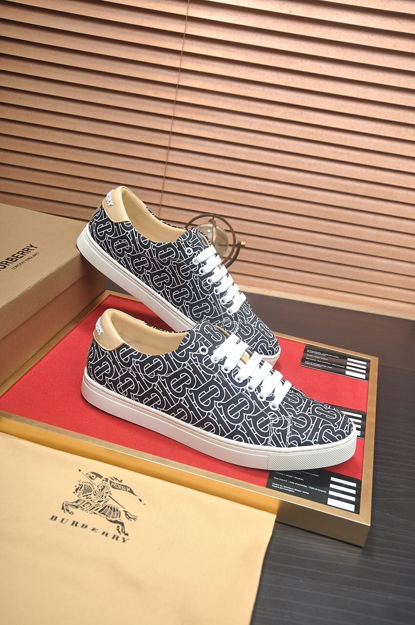 Burberry Black & Gray Patterned Low-Top Sneakers — front