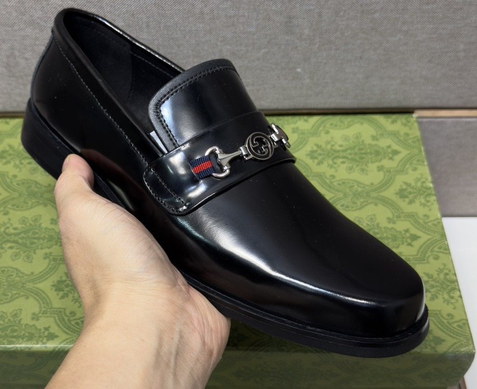 Gucci Black Metal-Hardware Loafers — front