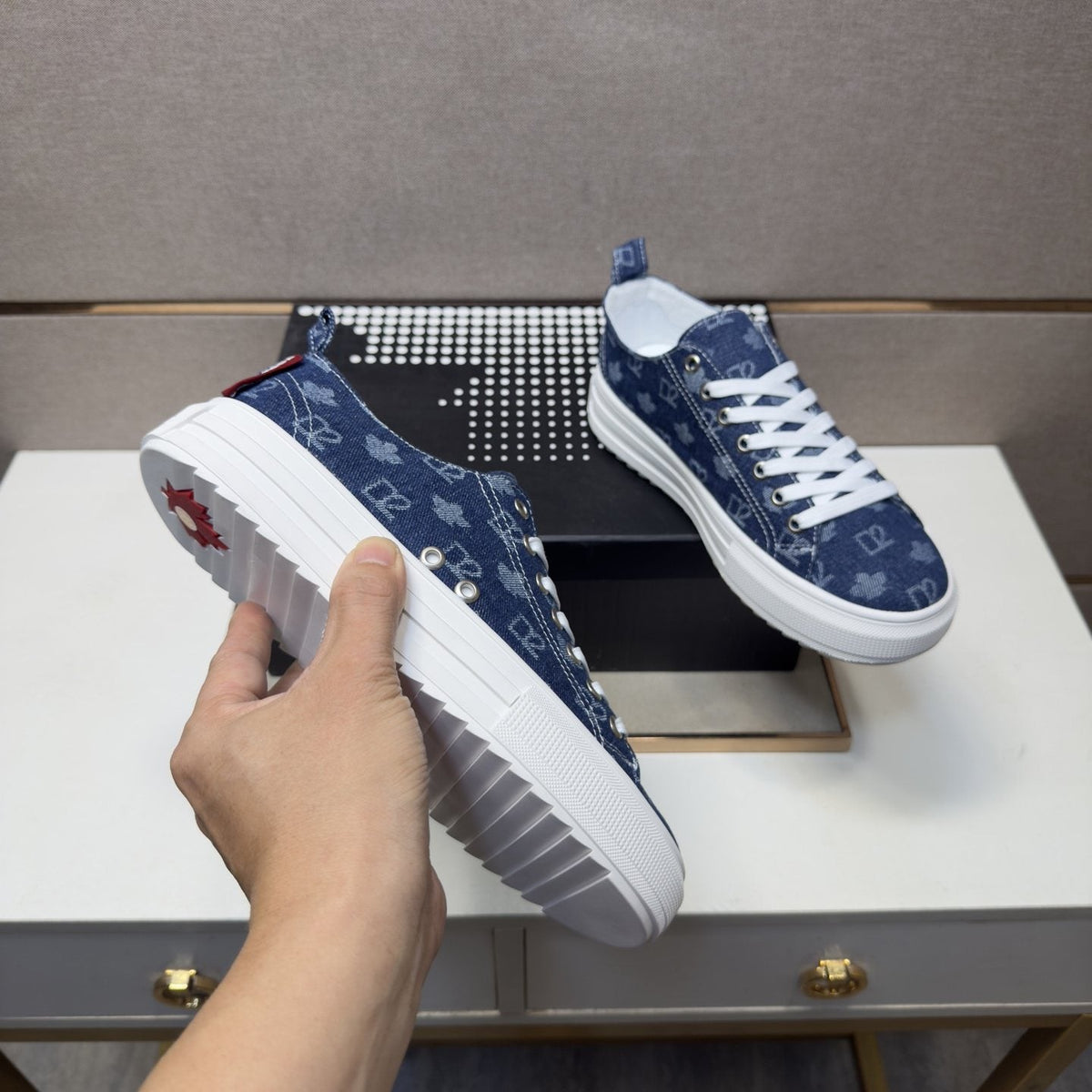 Dsquared2 Navy Blue Patterned Sneakers — detail