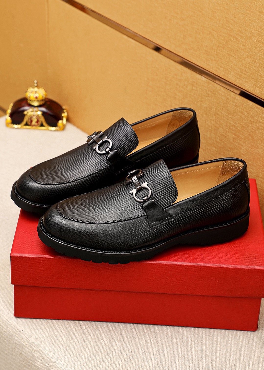 Ferragamo Black Textured Bit Loafers — front