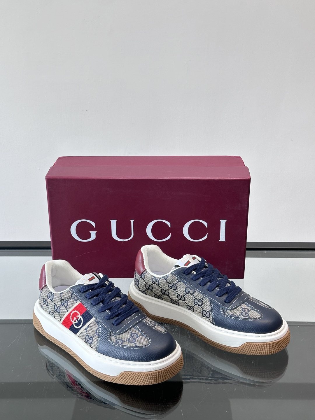 Gucci Navy Monogram Stripe Low-Top Sneakers — front