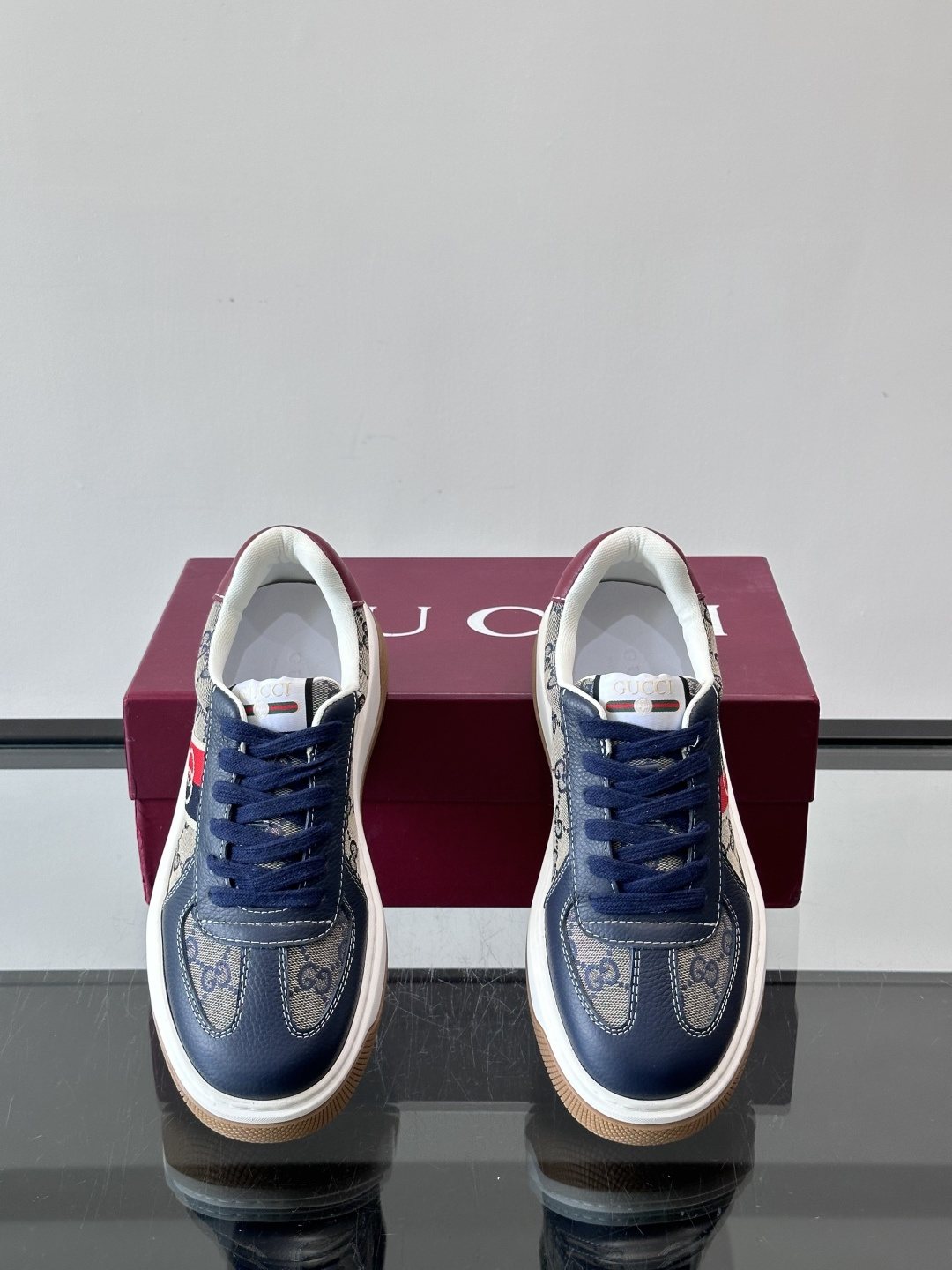 Gucci Navy Monogram Stripe Low-Top Sneakers — front