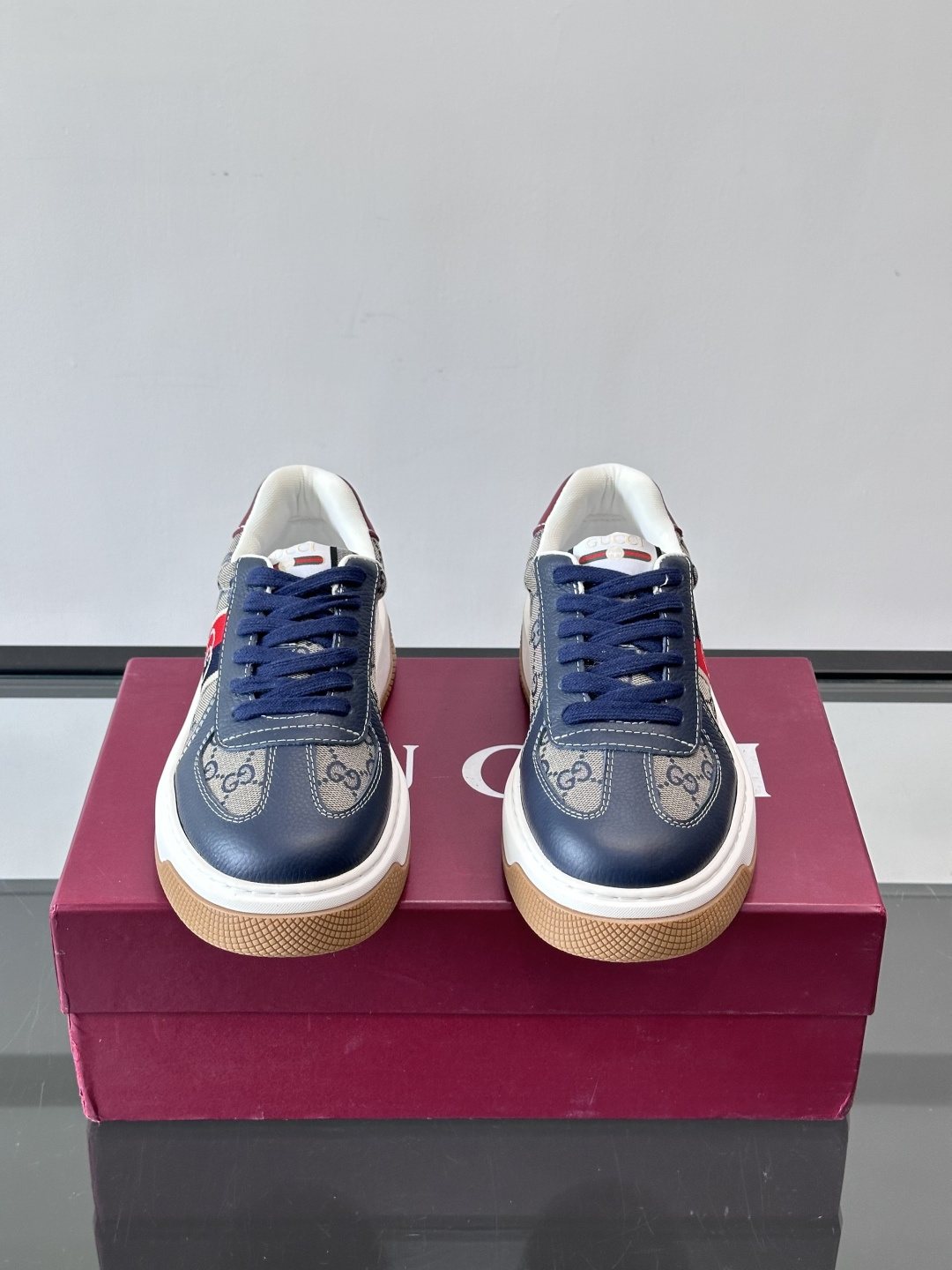 Gucci Navy Monogram Stripe Low-Top Sneakers — front