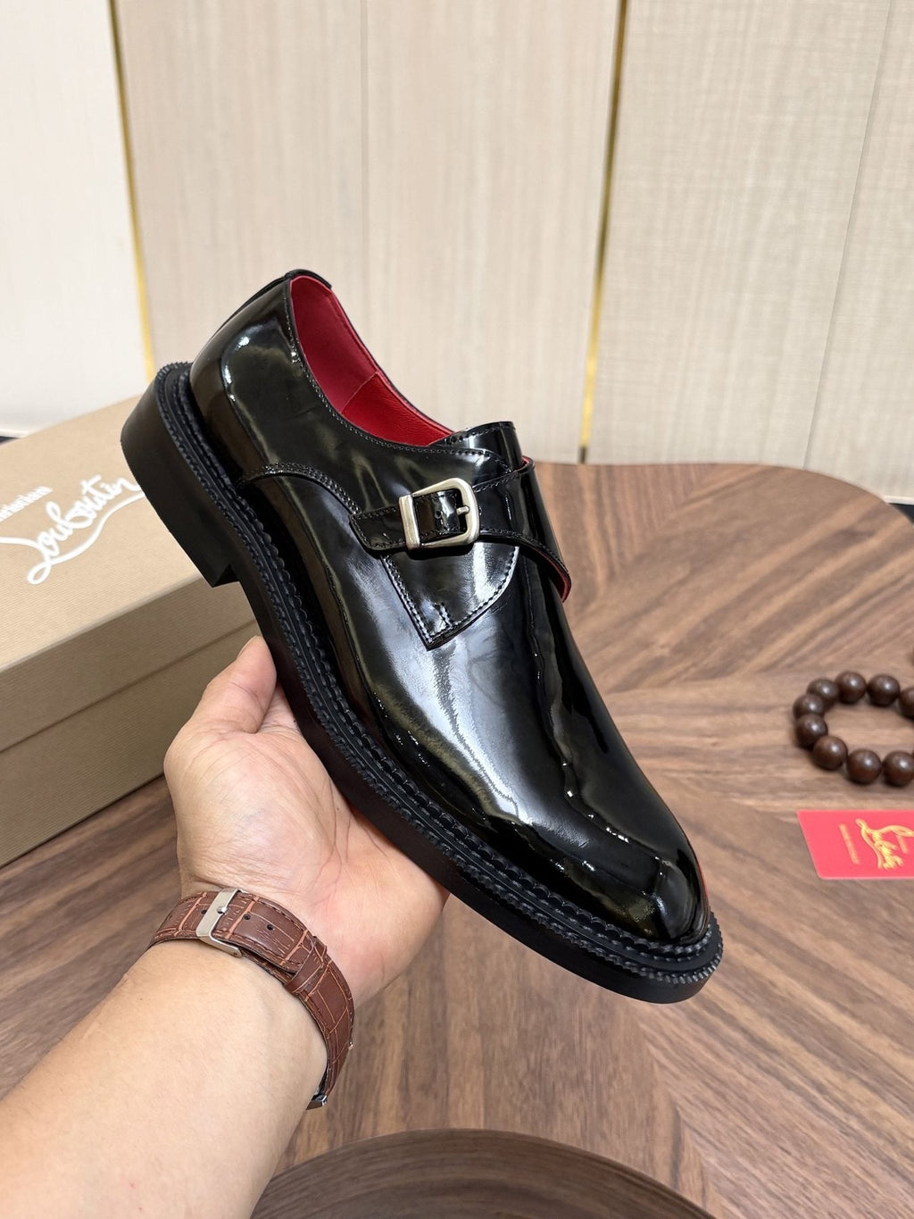 Black Glossy Buckle Dress Shoes — model