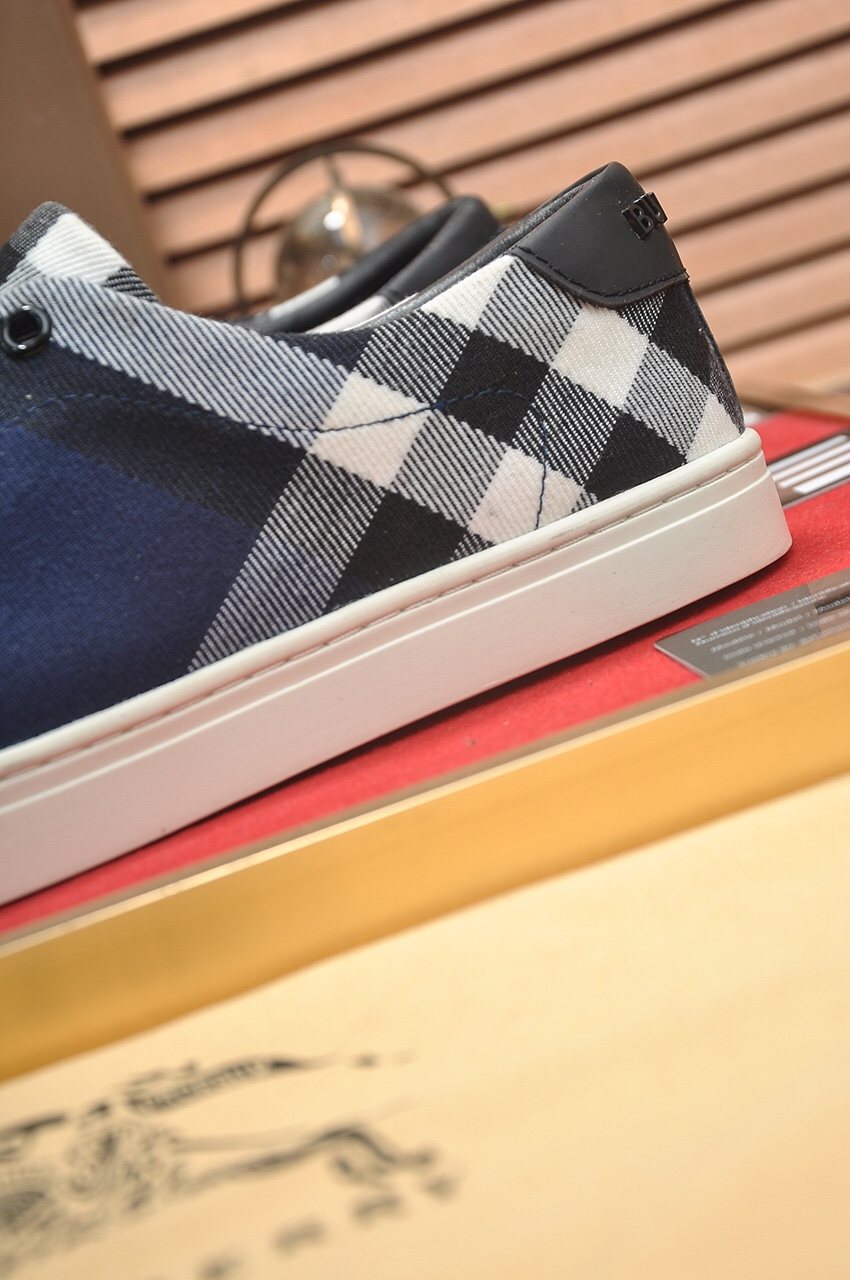 Burberry Navy Check Low-Top Sneakers — detail