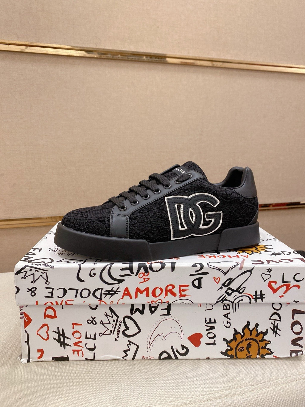 Dolce & Gabbana Black Logo Low-Top Sneakers — hero