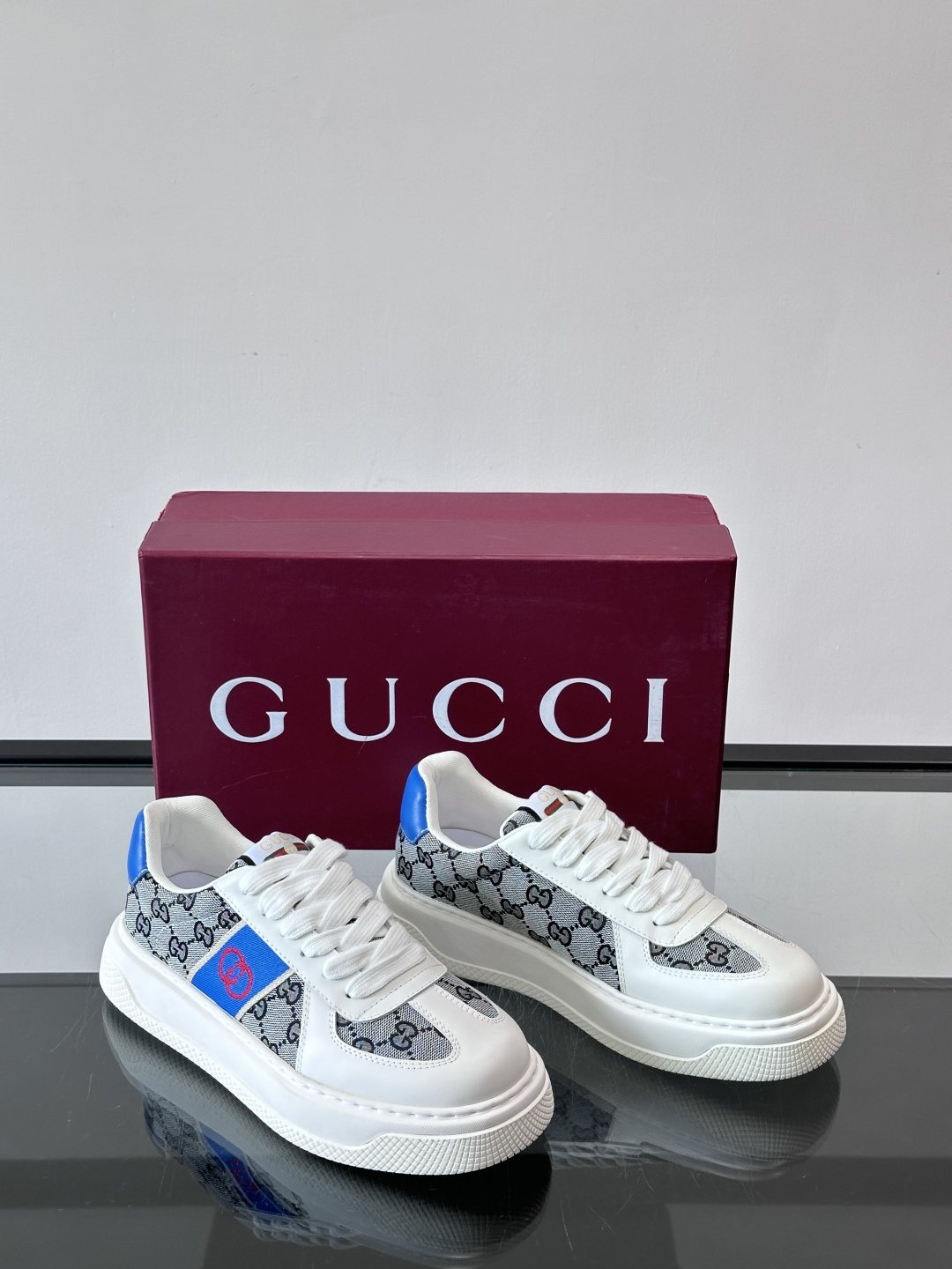 Gucci Blue Accent Low-Top Sneakers — front