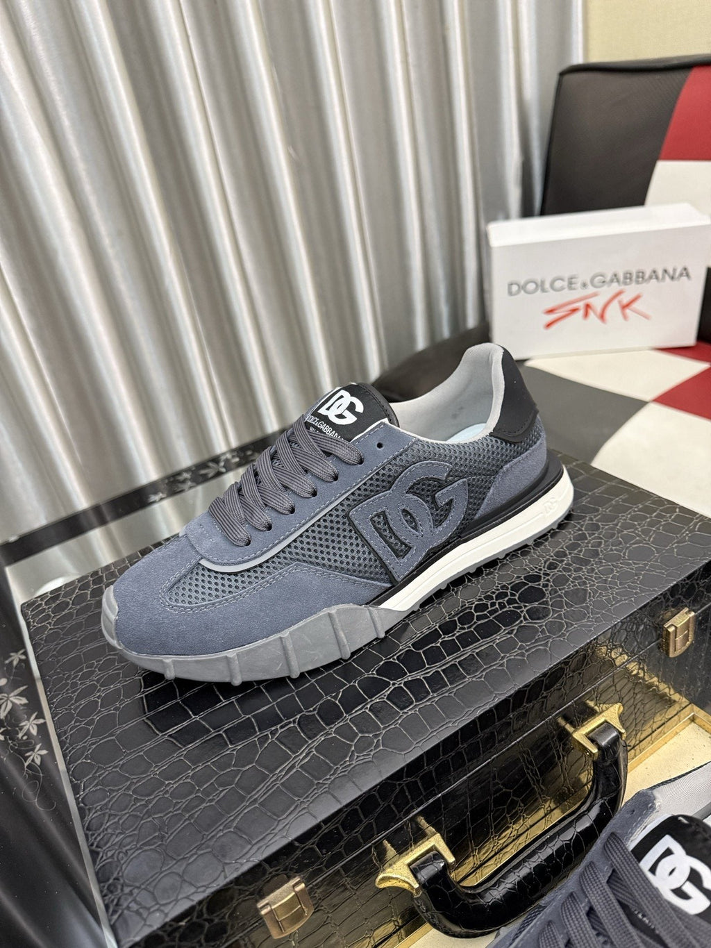 Dolce & Gabbana Slate Blue Low-Top Sneakers — hero