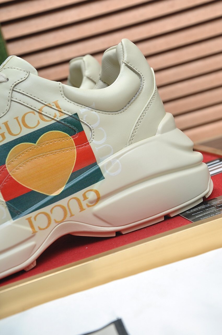 Gucci Off-White Graphic Sneakers — detail