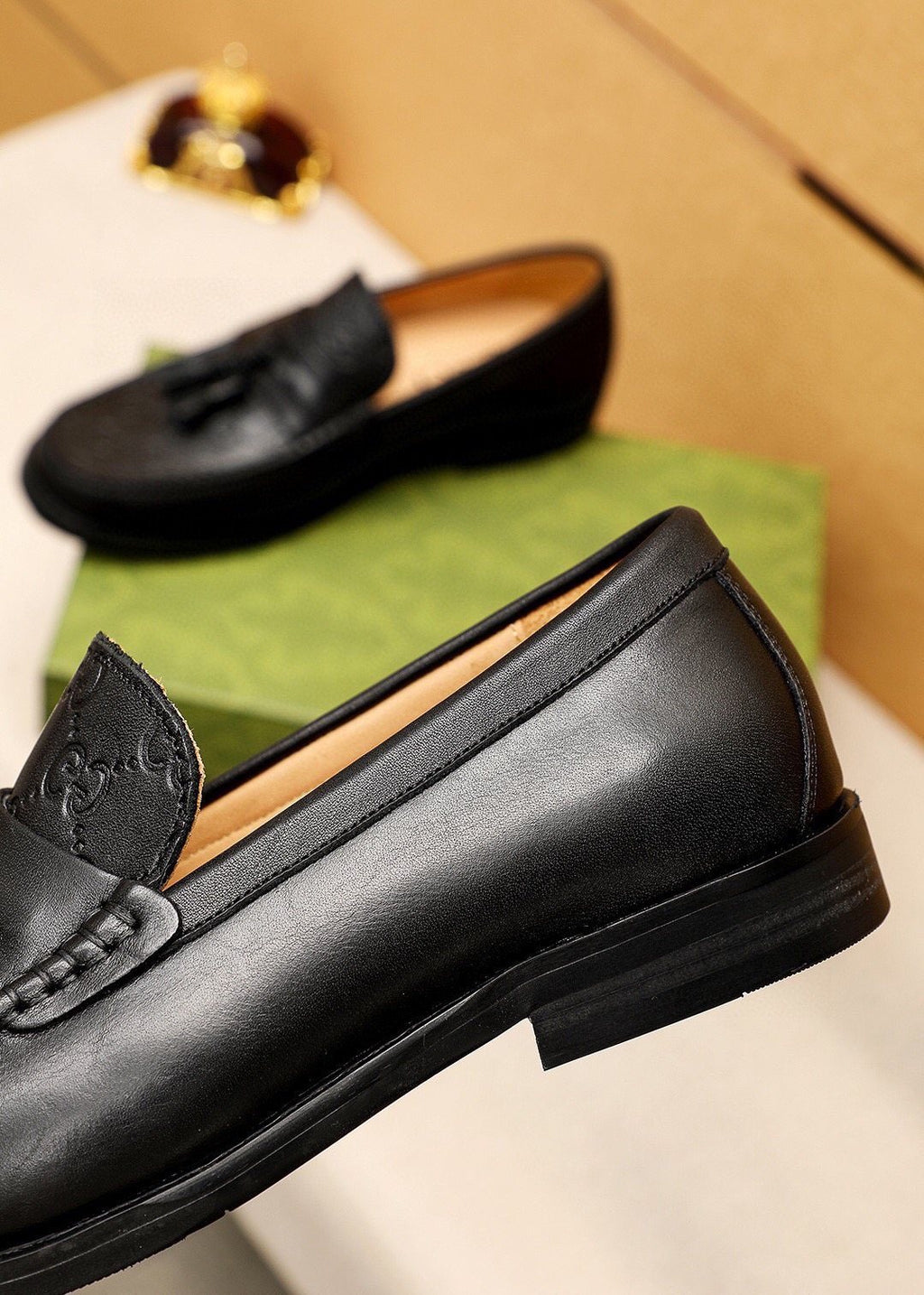 微商相册测试鞋子-Gucci Black Tassel Loafers — detail