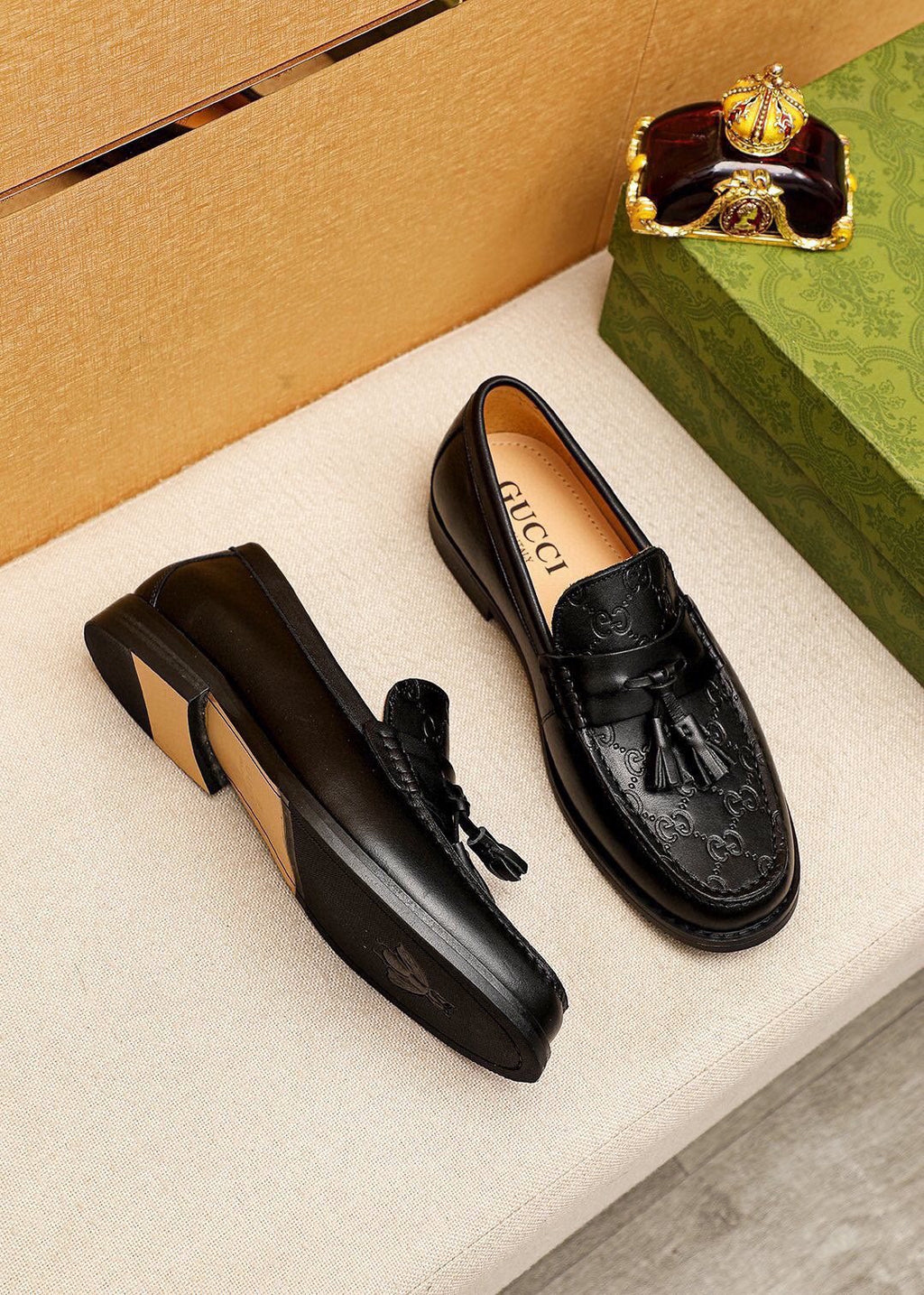 微商相册测试鞋子-Gucci Black Tassel Loafers — side