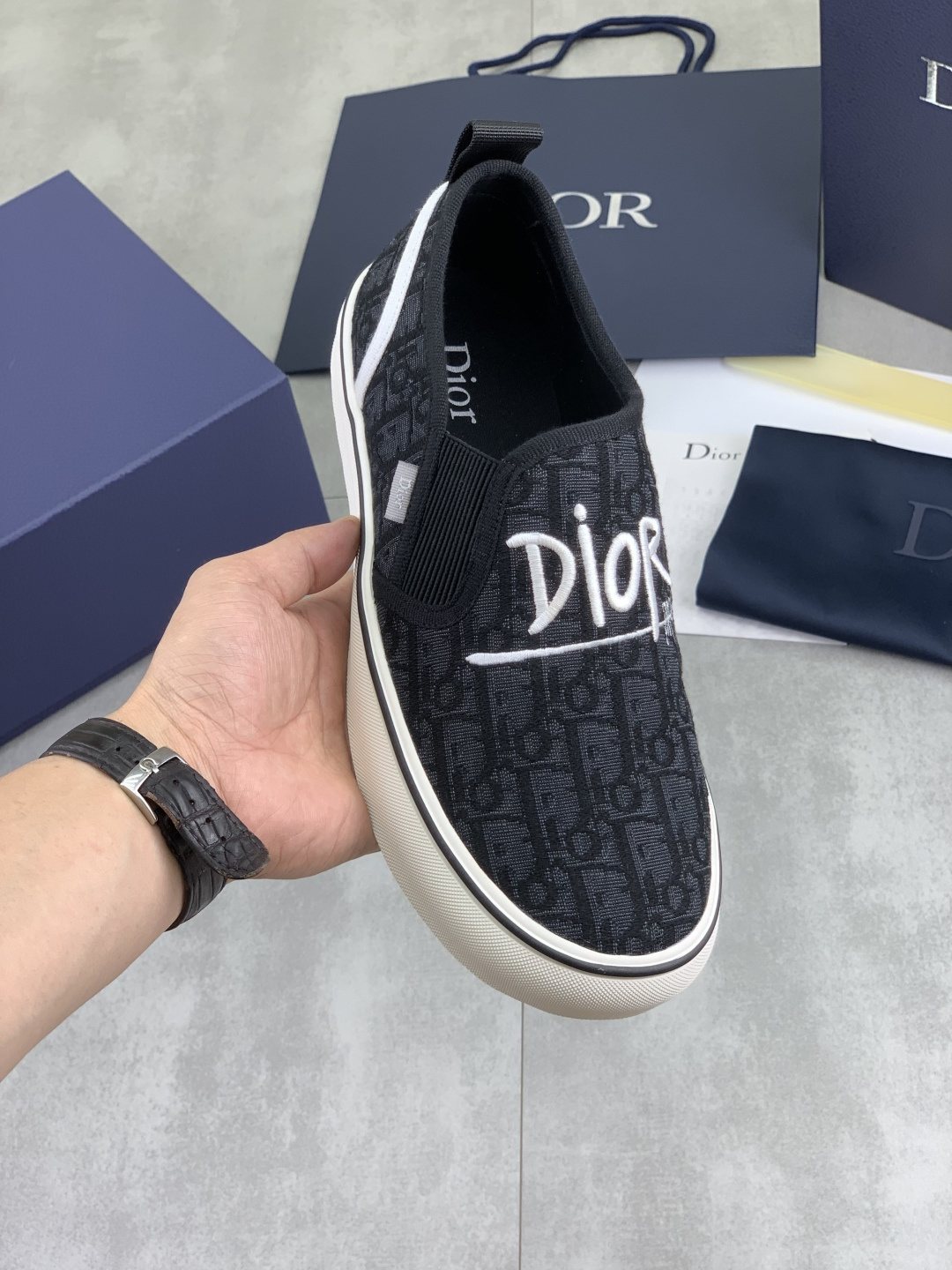 微商相册测试鞋子-Dior Logo-Pattern Canvas Slip-On Sneakers — model