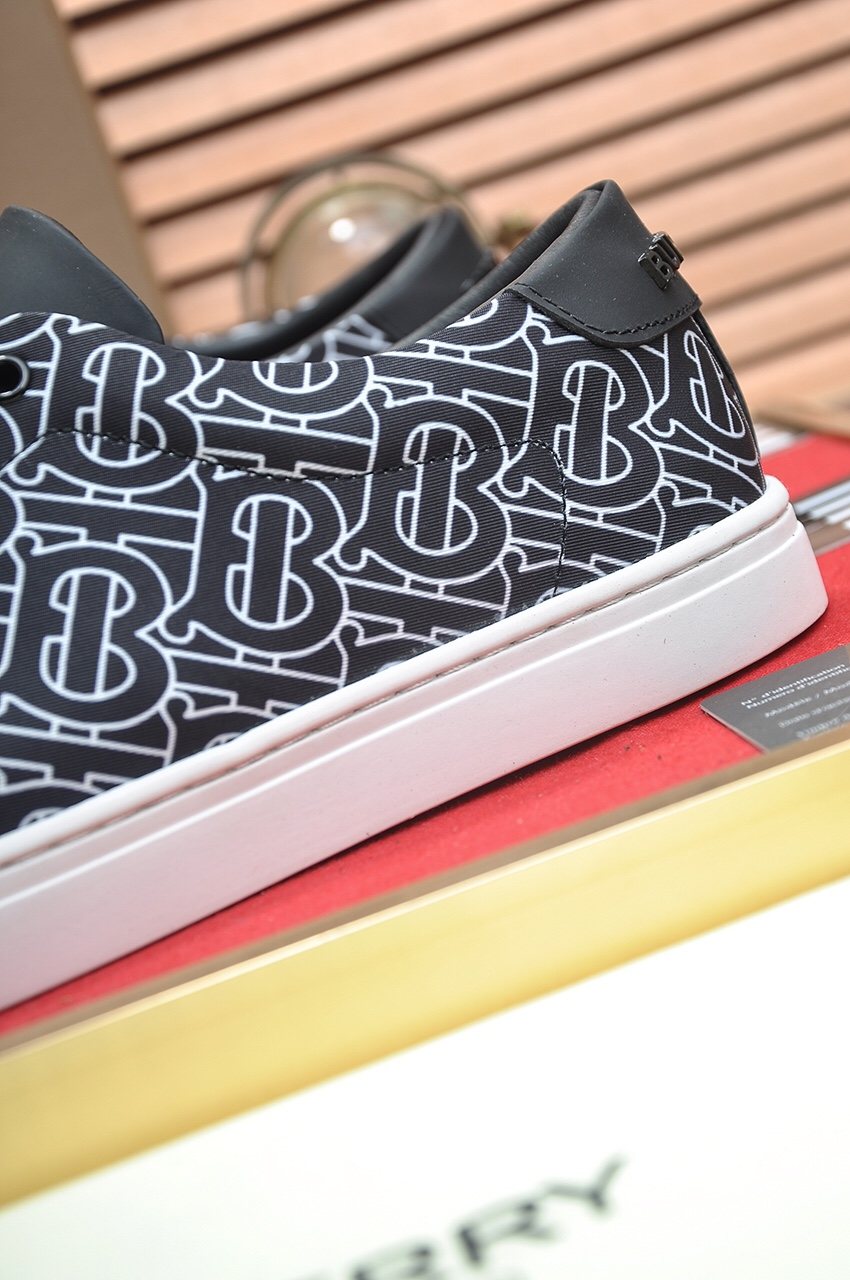 Burberry Black Pattern Low-Top Sneakers — detail