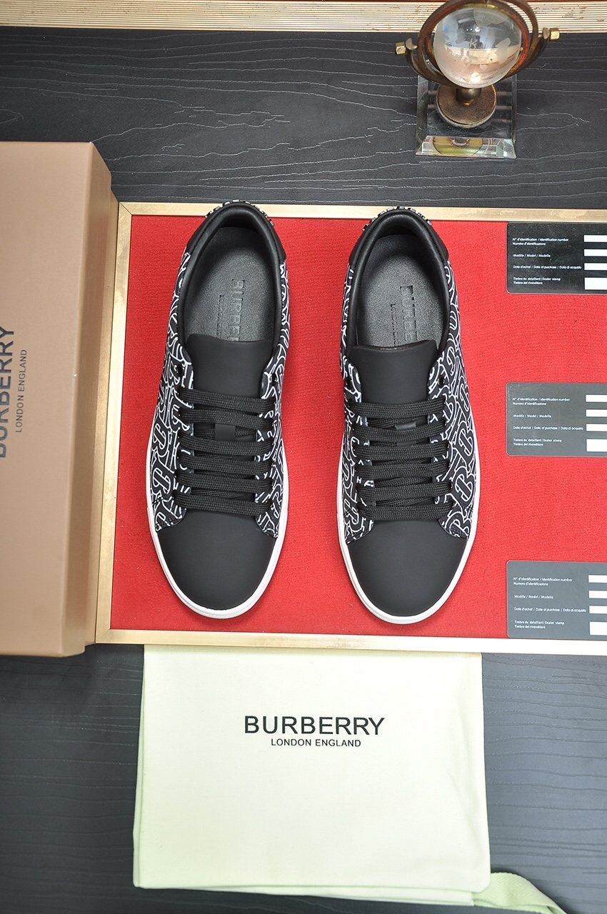 Burberry Black Pattern Low-Top Sneakers — front