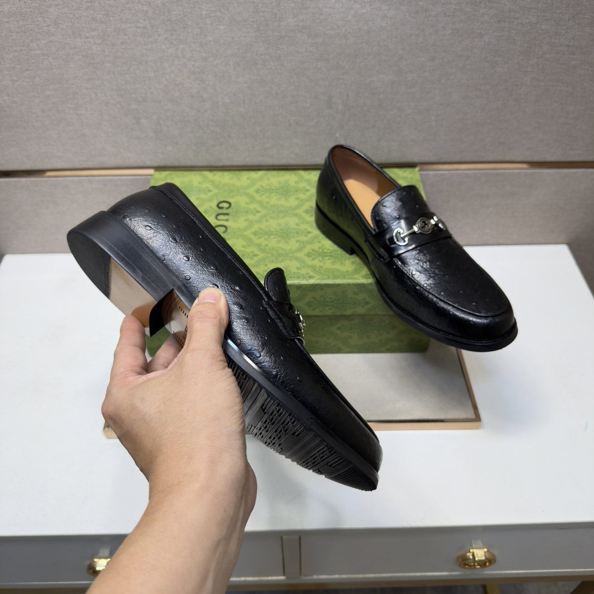 Gucci Black Textured Bit Loafers — detail